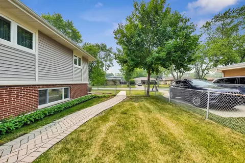 130 Westmere Rd, Des Plaines, IL 60016 photo 38