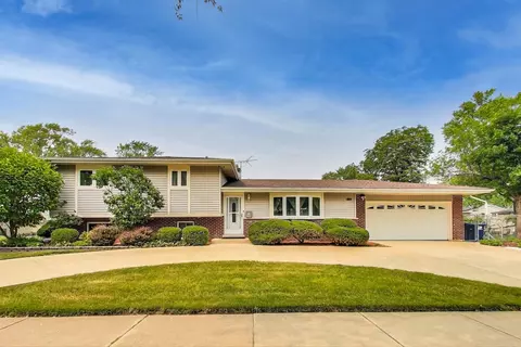 130 Westmere Rd, Des Plaines, IL 60016