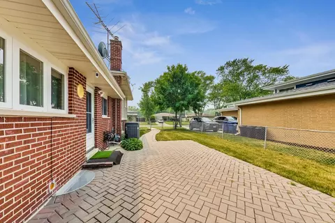 130 Westmere Rd, Des Plaines, IL 60016 photo 33