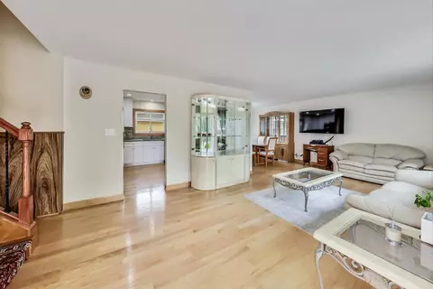 130 Westmere Rd, Des Plaines, IL 60016 photo 9