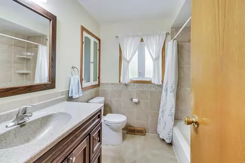 130 Westmere Rd, Des Plaines, IL 60016 photo 15