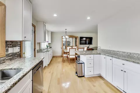 130 Westmere Rd, Des Plaines, IL 60016 photo 5