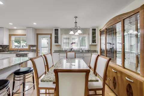 130 Westmere Rd, Des Plaines, IL 60016 photo 7
