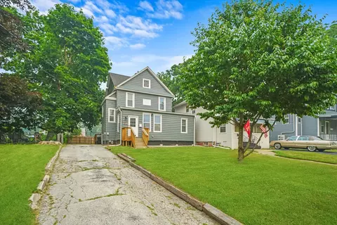 803 N County St, Waukegan, IL 60085