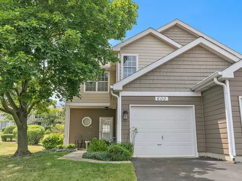 600 Woodhaven Dr, Mundelein, IL 60060