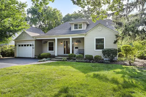 701 Rockland Ave, Lake Bluff, IL 60044