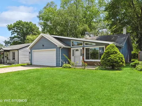 133 S Hawthorne Blvd, Mundelein, IL 60060