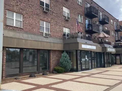 6333 N Milwaukee Ave #1F, Chicago, IL 60646