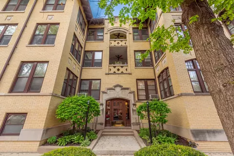 724 Erie St #2, Oak Park, IL 60302