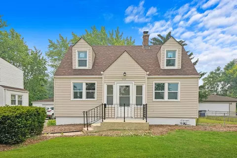 323 Country Club Dr, Northlake, IL 60164