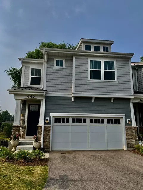 649 Riverbank Ct, Geneva, IL 60134