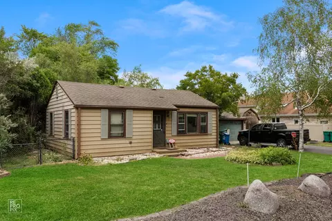 5834 W 83rd St, Burbank, IL 60459