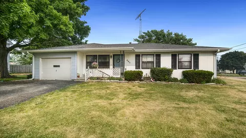 405 N 2nd St, Kings, IL 61068