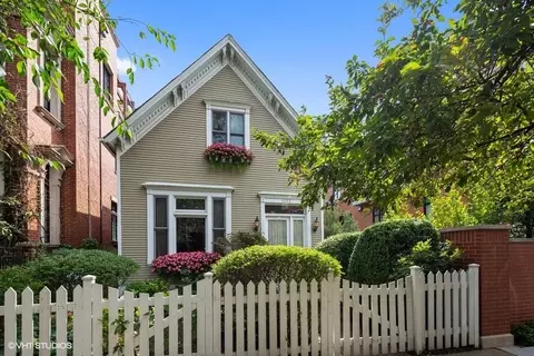 1333 W Henderson St, Chicago, IL 60657