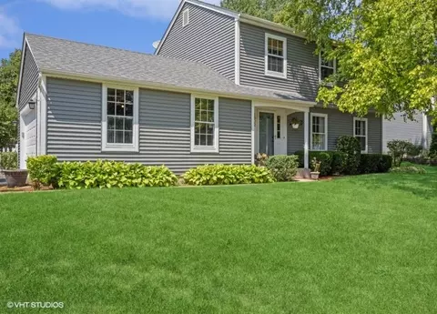 1802 Jeanette Ave, Saint Charles, IL 60174
