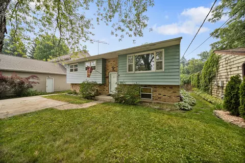 3919 Johnson Ave, Crystal Lake, IL 60014