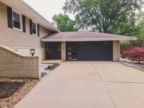 100 Riss Dr, Normal, IL 61761 photo 3