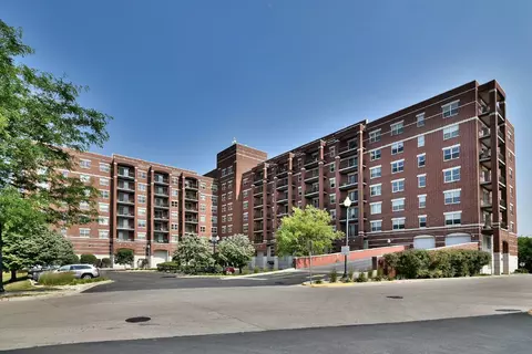 1700 Riverwoods Dr #802, Melrose Park, IL 60160