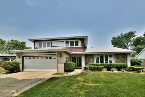 2310 E Sherwood Rd, Arlington Heights, IL 60004