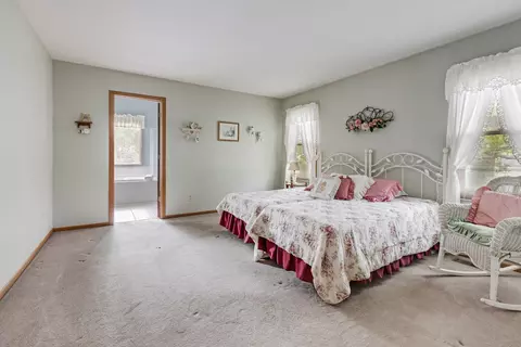4761 Oregon Trl, Mchenry, IL 60050 photo 10