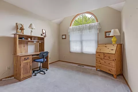 4761 Oregon Trl, Mchenry, IL 60050 photo 13