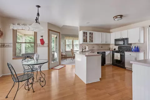 4761 Oregon Trl, Mchenry, IL 60050 photo 8