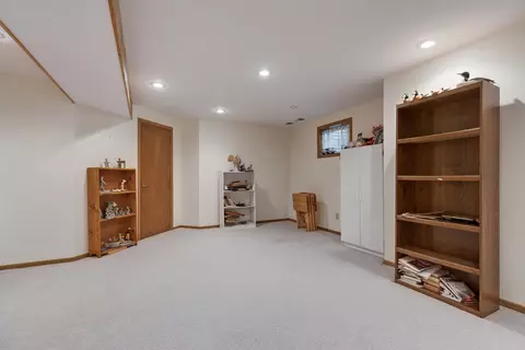 4761 Oregon Trl, Mchenry, IL 60050 photo 17