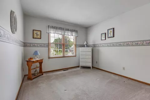 4761 Oregon Trl, Mchenry, IL 60050 photo 14