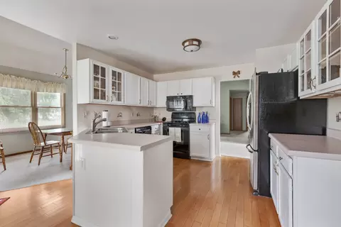4761 Oregon Trl, Mchenry, IL 60050 photo 7
