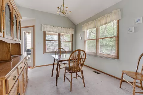 4761 Oregon Trl, Mchenry, IL 60050 photo 5
