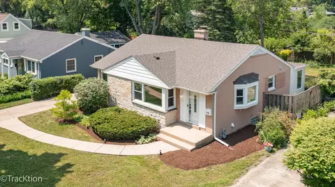 718 Deerpath Dr, Deerfield, IL 60015