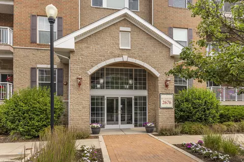 2676 Stone Cir #108, Geneva, IL 60134