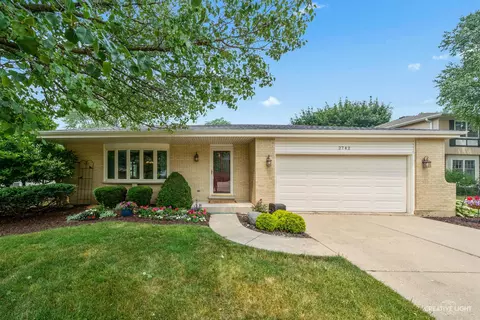 2742 Valley Forge Rd, Lisle, IL 60532