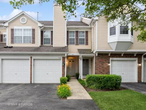 501 Grosse Pointe Cir, Vernon Hills, IL 60061