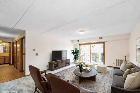 6433 W Belle Plaine Ave #411, Chicago, IL 60634