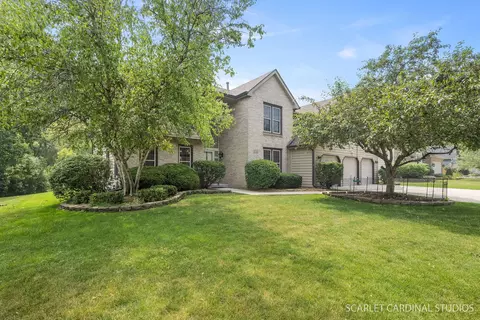 330 Du Pahze St, Naperville, IL 60565