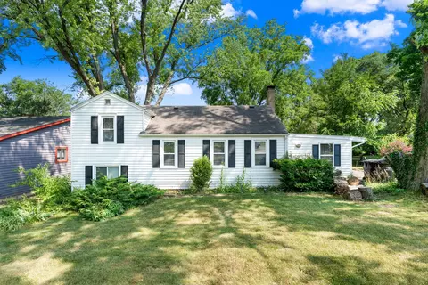 404 Forest Dr, Island Lake, IL 60042