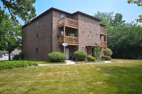 2210 Abbeywood Dr #E, Lisle, IL 60532