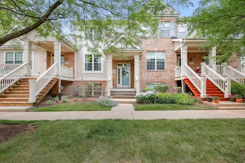 318 Broadmoor Ln, Bartlett, IL 60103