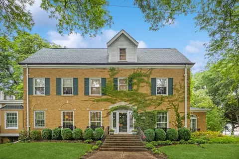 217 Woodland Ave, Winnetka, IL 60093