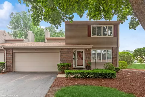35 Pebblewood Trl, Naperville, IL 60563