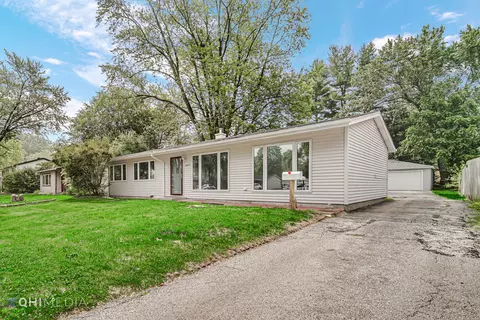 18629 W Karen Ln, Gurnee, IL 60031