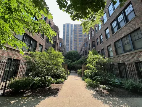 2319 N Commonwealth Ave #2W, Chicago, IL 60614