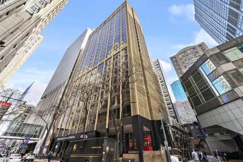 233 Erie St #905, Chicago, IL 60611