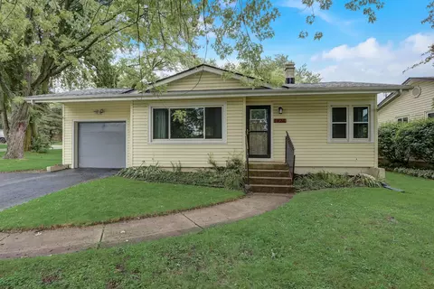 1424 Washington St, Lake In The Hills, IL 60156