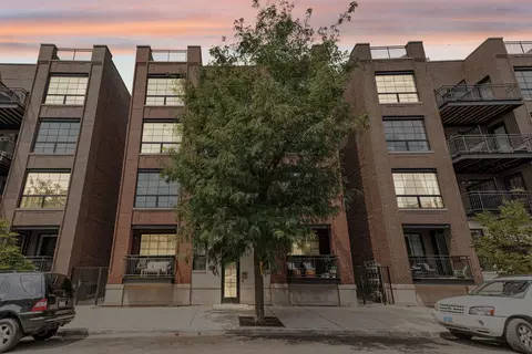 1232 N Bosworth Ave #302, Chicago, IL 60642