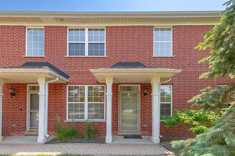 1015 Kensington Dr, Northbrook, IL 60062