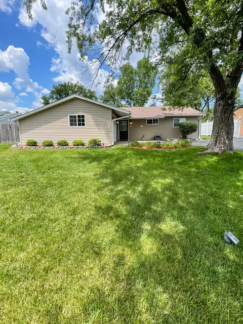 136 Fairwood Dr, Bolingbrook, IL 60440