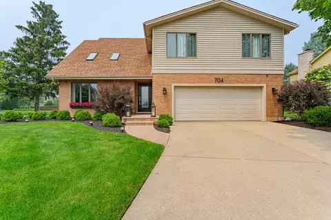 704 Galway Dr, Prospect Heights, IL 60070
