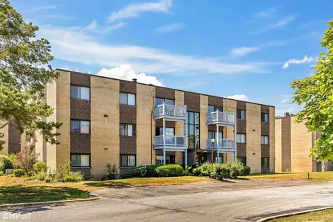 668 Pinecrest Dr #304, Prospect Heights, IL 60070